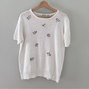 Cricket Lane White Knit Floral‎ Embroidered Short Sleeve Sweater (M)